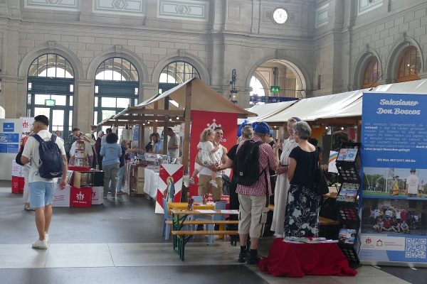 Übersicht des Don Bosco Standes auf dem Klostermarkt Zürich